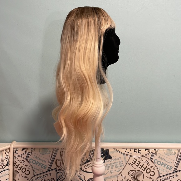 Ombré blonde synthetic wig 24” - Picture 4 of 8